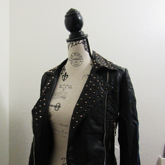 F21 STUDDED MOTO JACKET - FAUX LEATHER - Picture 1 of 8